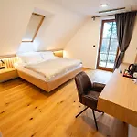 Vineyard Escape Herbersteinova Klet Couette-café