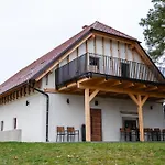 Bed & Breakfast Vineyard Escape Herbersteinova Klet Jursinci